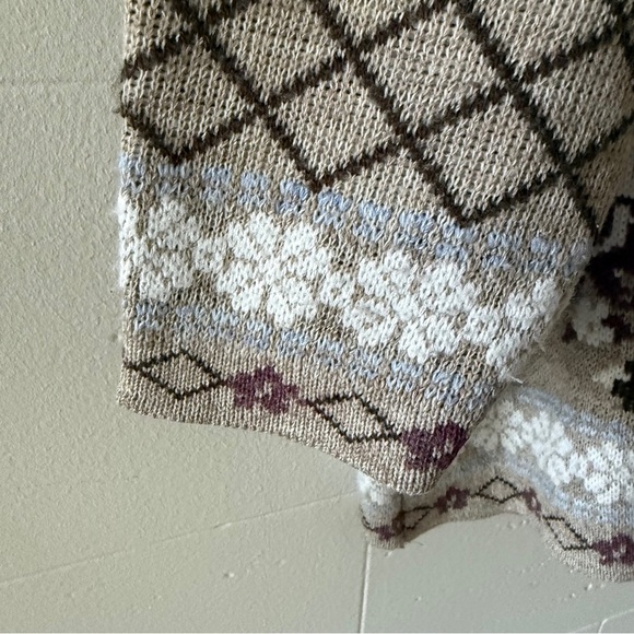 Vintage Rose and Diamond Print Knit Sweater - Picture 6 of 13